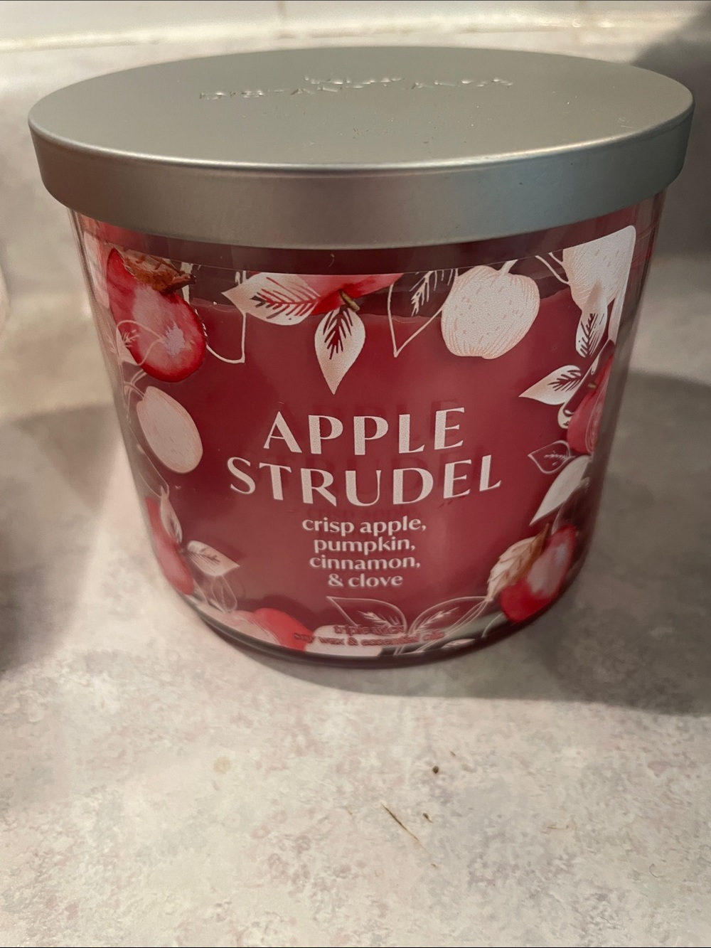 New Distant Lands Triple Wick Apple Strudel Scented Candle